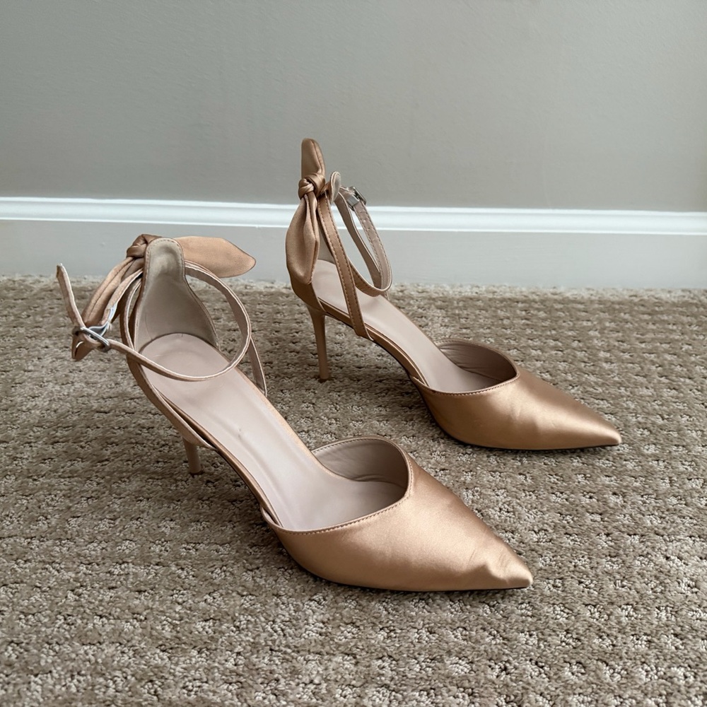 Pointed-Toe Satin Heels in Soft Gold - Picture 4 of 4